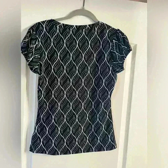 Worthington Black and White Patterned Blouse Size Small - Picture 8 of 9
